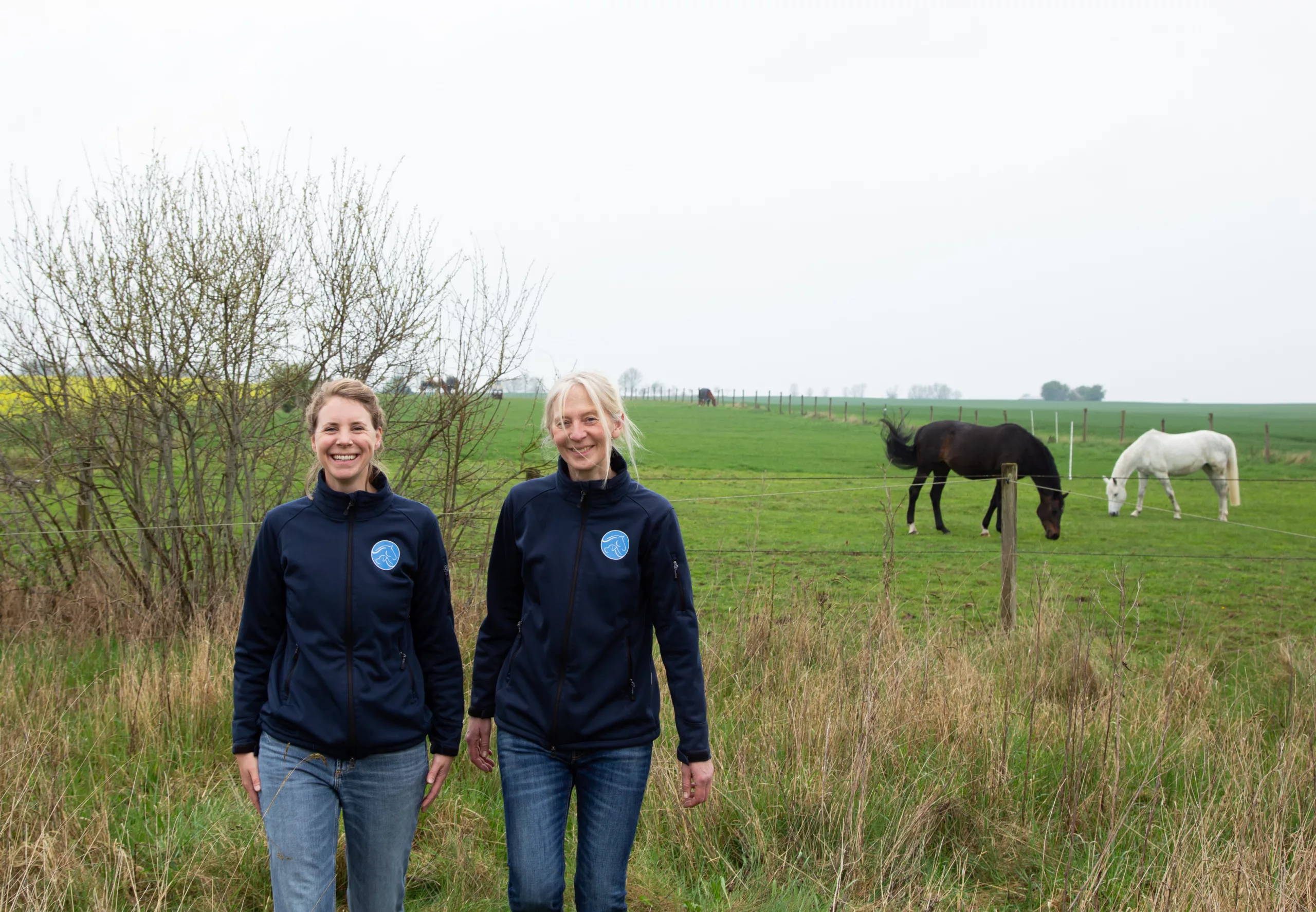 Tierärztinnen und Tierchiropraktorinnen Dr. Henrike Heinemann und Daniela Heinemann